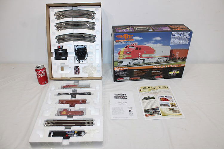 MTH Santa Fe F-3 freight set in the box in excellent condition. Private collection (deceased). (1 of 4)