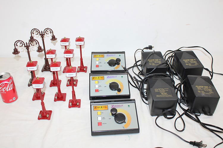 (4) MTH transformers, (3) controllers and 10 street lights. All in nice condition. Transformers are (1 of 4)