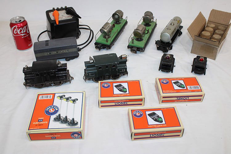 Group of Lionel accessories including #1033 transformer, search lights, plus much more. Private (1 of 5)