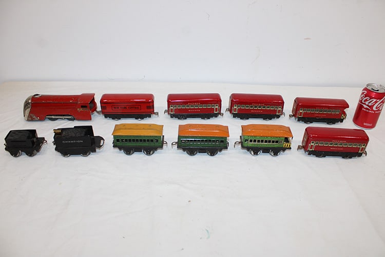 Group of vintage tin litho Marx trains all in real nice condition. Engine has little wear. (1 of 4)