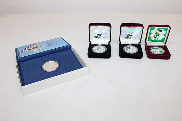 (4) 1 Oz Silver Rounds Including Mickey Mouse, Panda Bear (1 of 9)