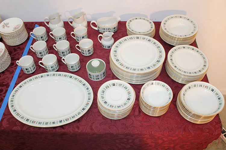 Beautiful Royal Daulton "Tapestry" China Dining Set (1 of 6)