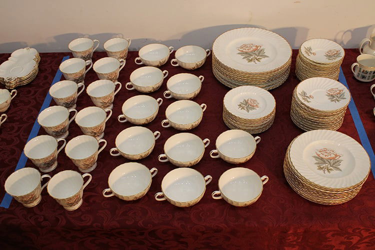 83 Pieces Royal Worcester "Christina" China Dinner Set (1 of 6)