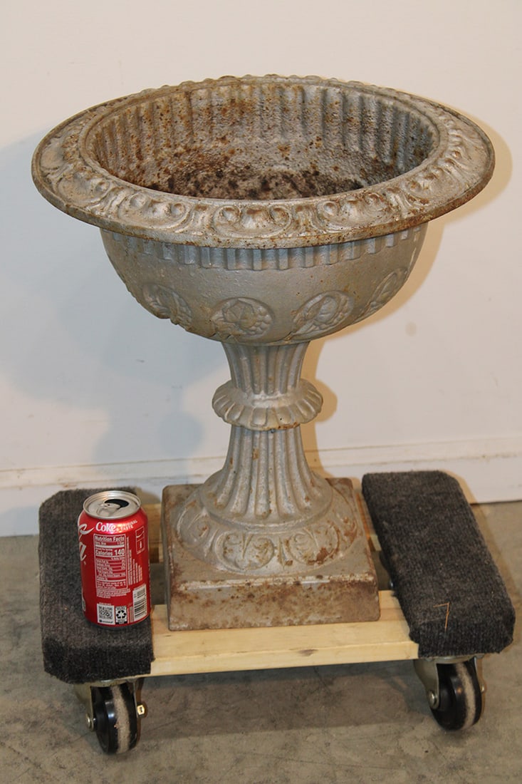 Nice small Victorian cast iron urn in nice condition. 17" wide, 18" tall. (1 of 4)