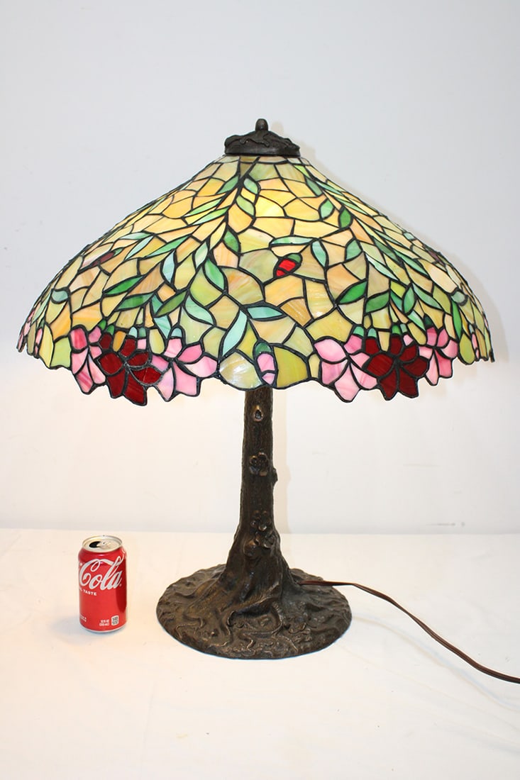 Oversize 24" Chicago mosaic leaded lamp with huge tree trunk base. Original and nice condition. Has (1 of 7)