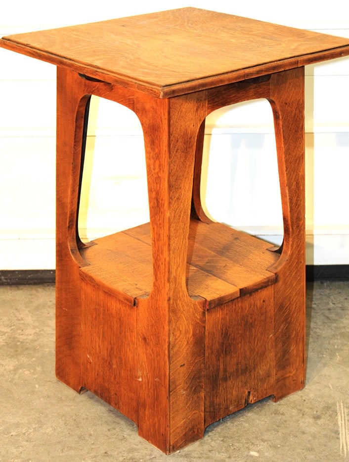 Mission oak pagoda tabouret in the style of limbert. All quarter sawn, needs sprucing up. 20" wide, (1 of 4)