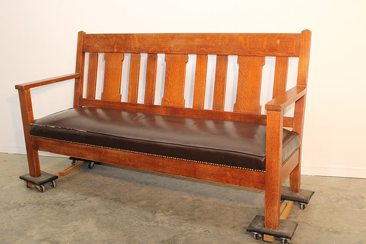 Clean 6' Mission oak loveseat in original finish. Nice condition, little wear on the seat (see (1 of 4)