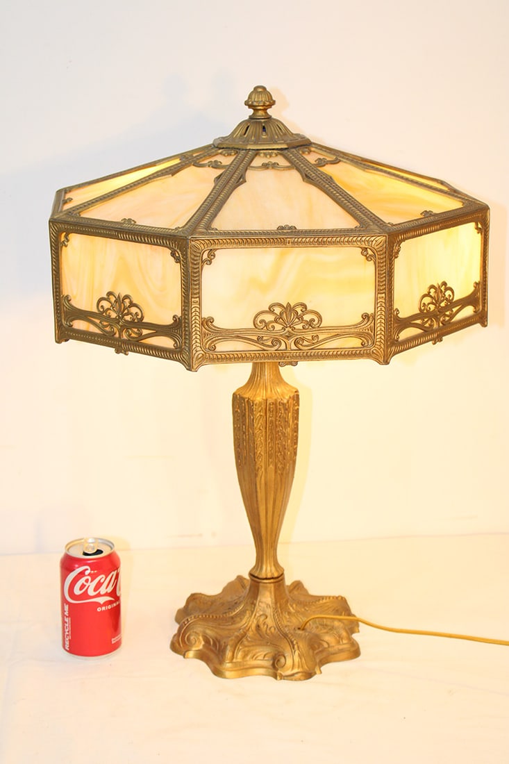 Very pretty 18" ribbed 16 panel lamp with nice overlay. Has a meaty base in nice condition. Has a (1 of 6)