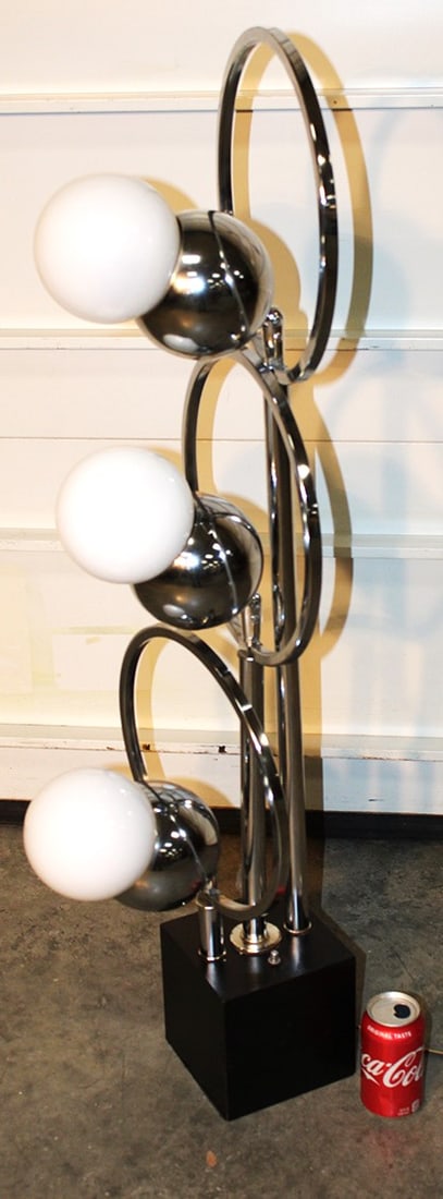 3 tier chrome mid century style lamp possibly Robert Sonneman. Estate fresh in nice condition. 42": 3 tier chrome mid century style lamp possibly Robert Sonneman. Estate fresh in nice condition. 42" tall.