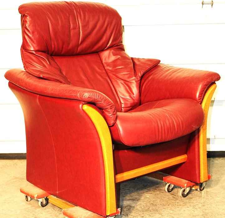 Super burgundy leather oversize reclining chair by Hjellegjerde Mobler, Norway. Beautiful estate (1 of 3)