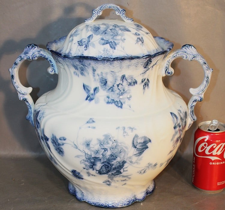 Large flow blue covered chamber pot "Brooklyn" pattern. Very clean, no chips or cracks. By John (1 of 5)