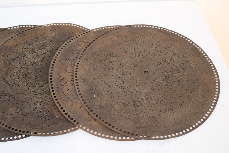 6 large 19.5" discs (believe they fit in a large Regina). The holes on the end are consistent with a (1 of 3)