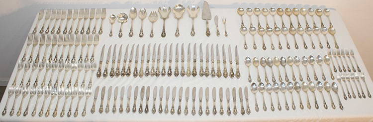 Exceptional 167 Piece Lunt Eloquence Sterling Silver Flatware Set 190 Ozt Plus 50 Weighted: Exceptional 167 piece Lunt Eloquence sterling silver flatware set 190 ozt plus 50 weighted. 24 piece place setting (see list). No monograms, in beautiful condition. Hard set to find in this condition