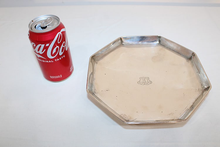 Heavy Signed Tiffany And Co. Sterling Bowl 14.87 Ozt: Heavy signed Tiffany and Co. sterling bowl 14.87 ozt. Estate fresh in nice condition. 8" wide.