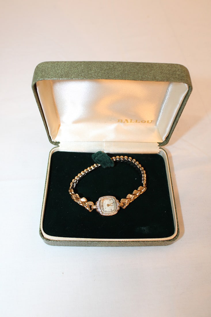 14K Gold Bulova Ladies Wrist Watch With Diamonds (1 of 4)