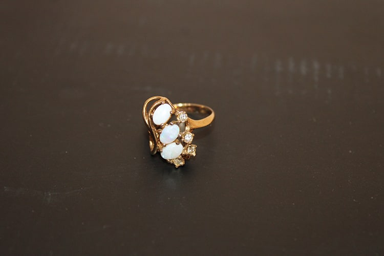 Beautiful 14K Opal And Diamond Ladies Ring (1 of 3)