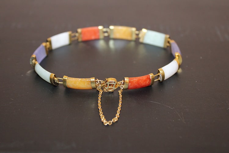 14K Gold And Jade Bracelet: 14k gold and jade bracelet. Estate fresh. Appr. 8" long. 7.5 dwt total weight.