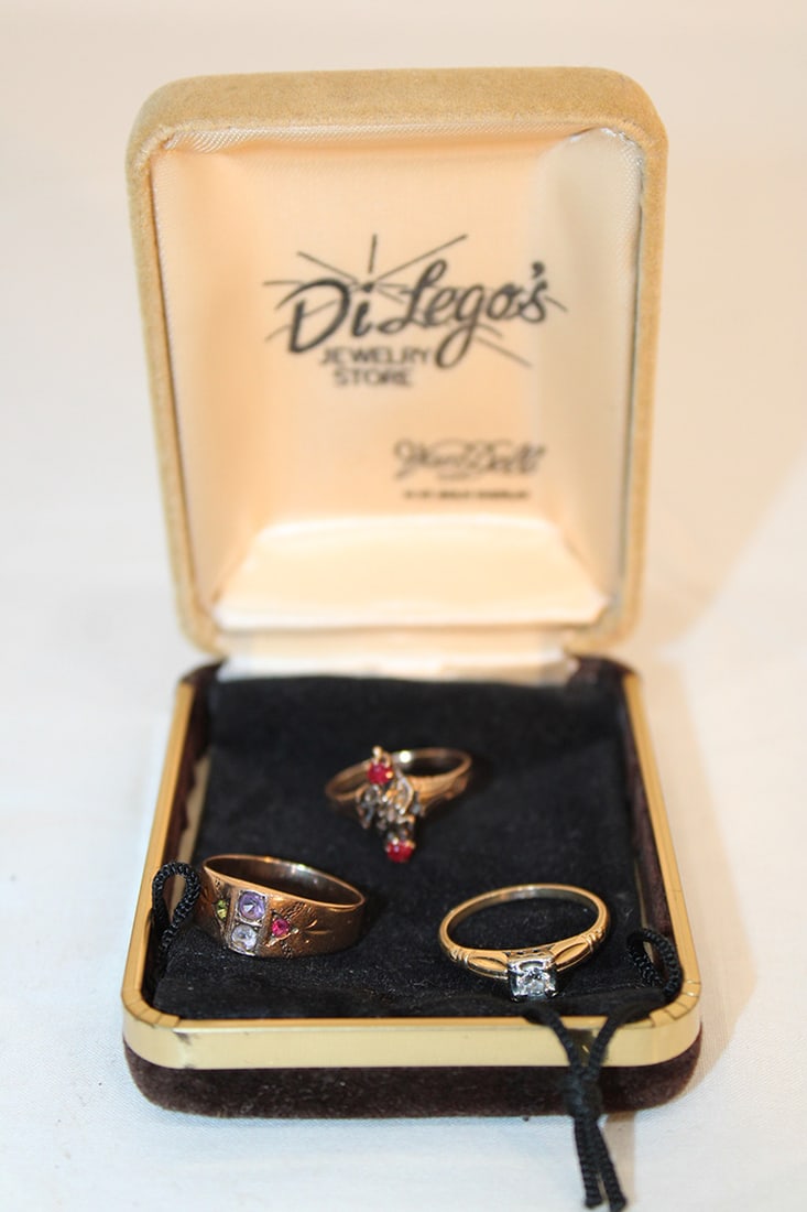 3 Estate Fresh Gold Rings Incl. (1) Diamond. (2) 10K 2.4 Dwt (1 of 4)