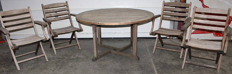 Nice 5 Piece Kingsley-Bate Teak Table And Chairs: Nice 5 piece Kingsley-Bate teak table and chairs. Made in Fairfox. Has a 51" round table and 4 heavy folding arm chairs. All evenly weathered. Very sturdy and well made.