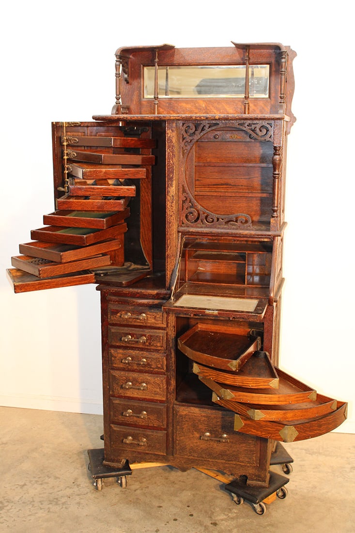 Nice Oak Harvard Co. Dental Cabinet (1 of 14)