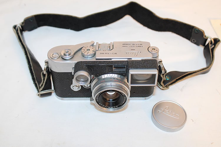 Wonderful Estate Fresh Leica M-3 Camera And Accessories (1 of 10)