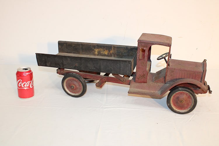 Super Keystone Packard Press Steel Dump Truck: Super Keystone Packard press steel dump truck. Has the original dust, has wear consistent with age. No tailgate. Estate fresh. 8" wide, 10" tall, 27" deep.