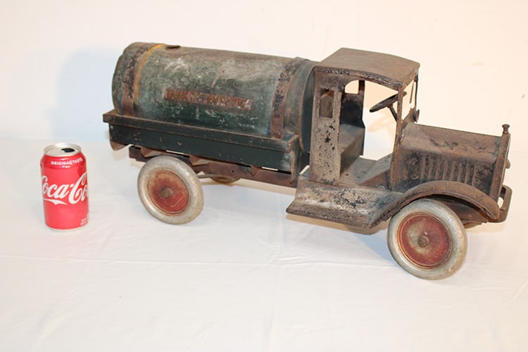 Keystone Press Steel Sprinkler Truck: Keystone press steel sprinkler truck in original paint. Has dust and wear consistent with age. Estate fresh. 8" wide, 10" tall, 25" deep.