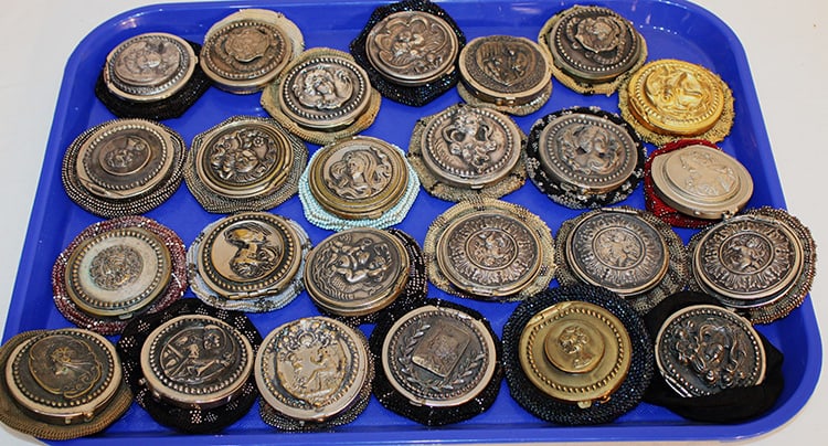 Fabulous Collection Of 25 Beaded Antique Change Purses (1 of 6)