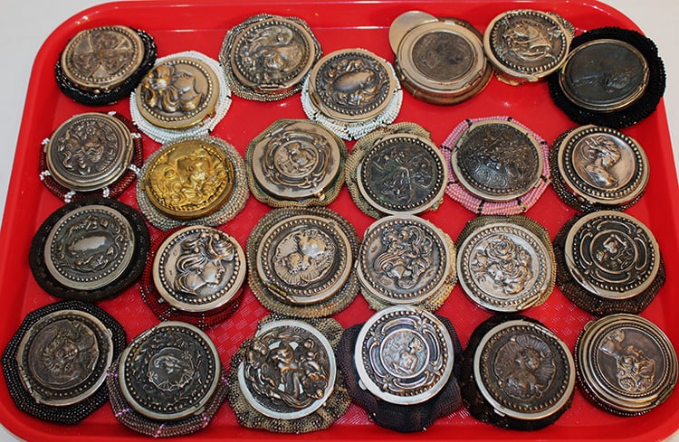 Fabulous Collection Of 25 Beaded Antique Change Purses (1 of 6)