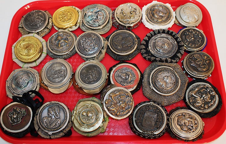 Fabulous Collection Of 25 Beaded Antique Change Purses (1 of 6)