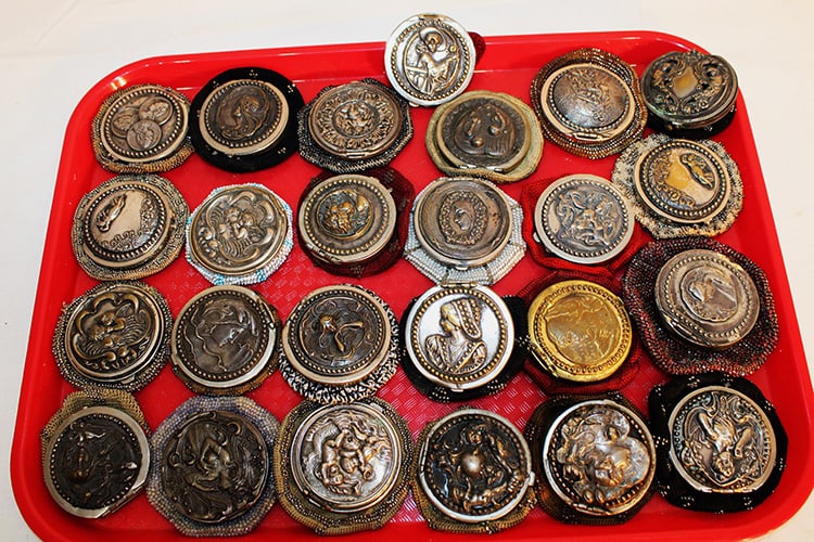 Fabulous Collection Of 25 Beaded Antique Change Purses (1 of 6)