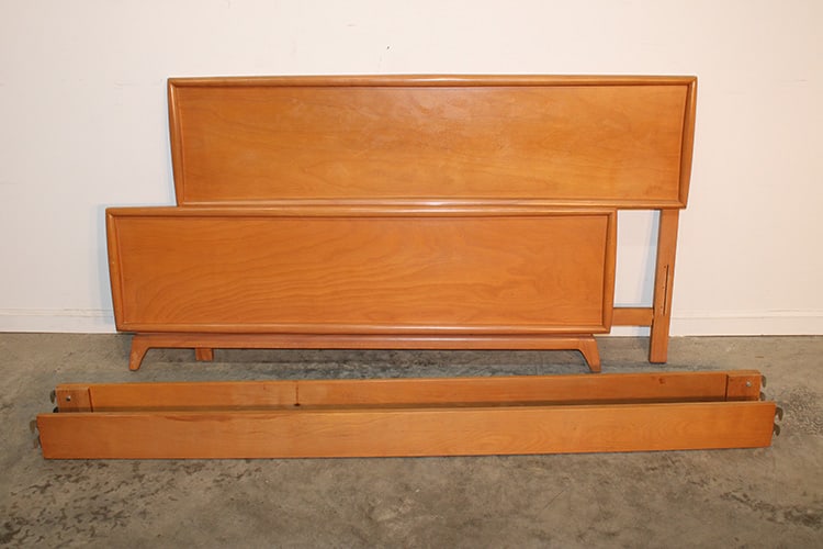 Heywood Wakefield Full Size Bed In Champagne Finish: Heywood Wakefield full size bed in champagne finish. Original finish, has a brace on 1 rail which works perfectly. Estate fresh. 58" wide, 34" tall.