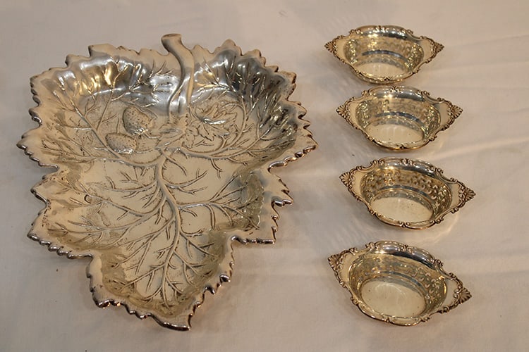 5 Wonderful Pieces Of Sterling 13.27 Ozt Including 11" Leaf Bowl With Strawberries (1 of 4)