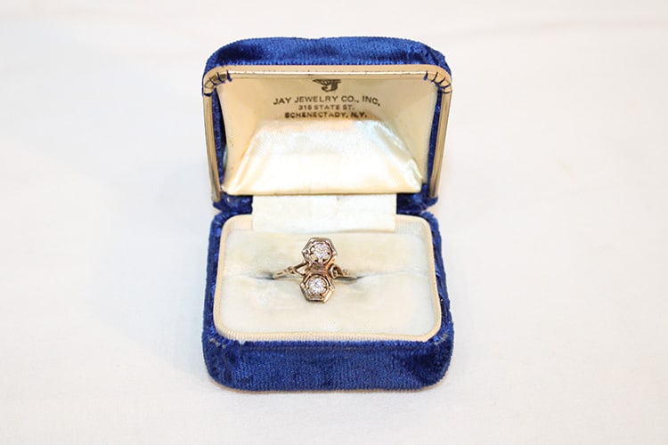 Sweet 14K Ladies Ring With 2 Diamonds: Sweet 14k ladies ring with 2 diamonds. Nice setting with scrolled sides. 1.4 dwt.