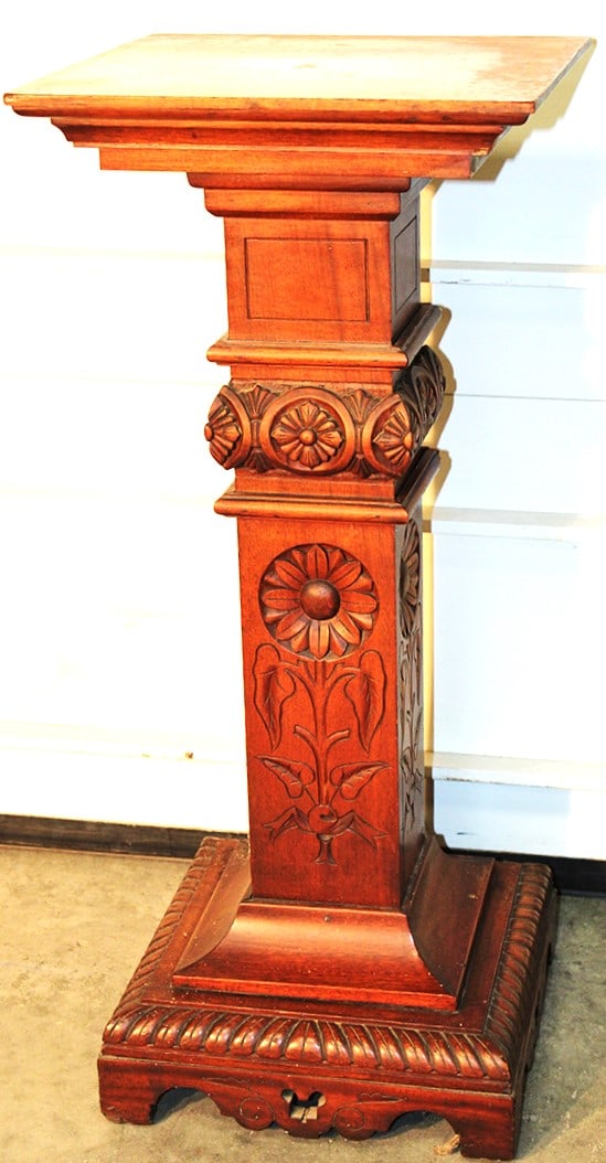 Sweet Mahogany Pedestal With An Aesthetic Floral Pattern (1 of 4)