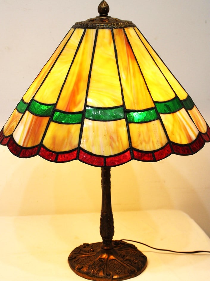 Wilkinson Leaded Prairie Style Table Lamp (Multicolor) (1 of 5)