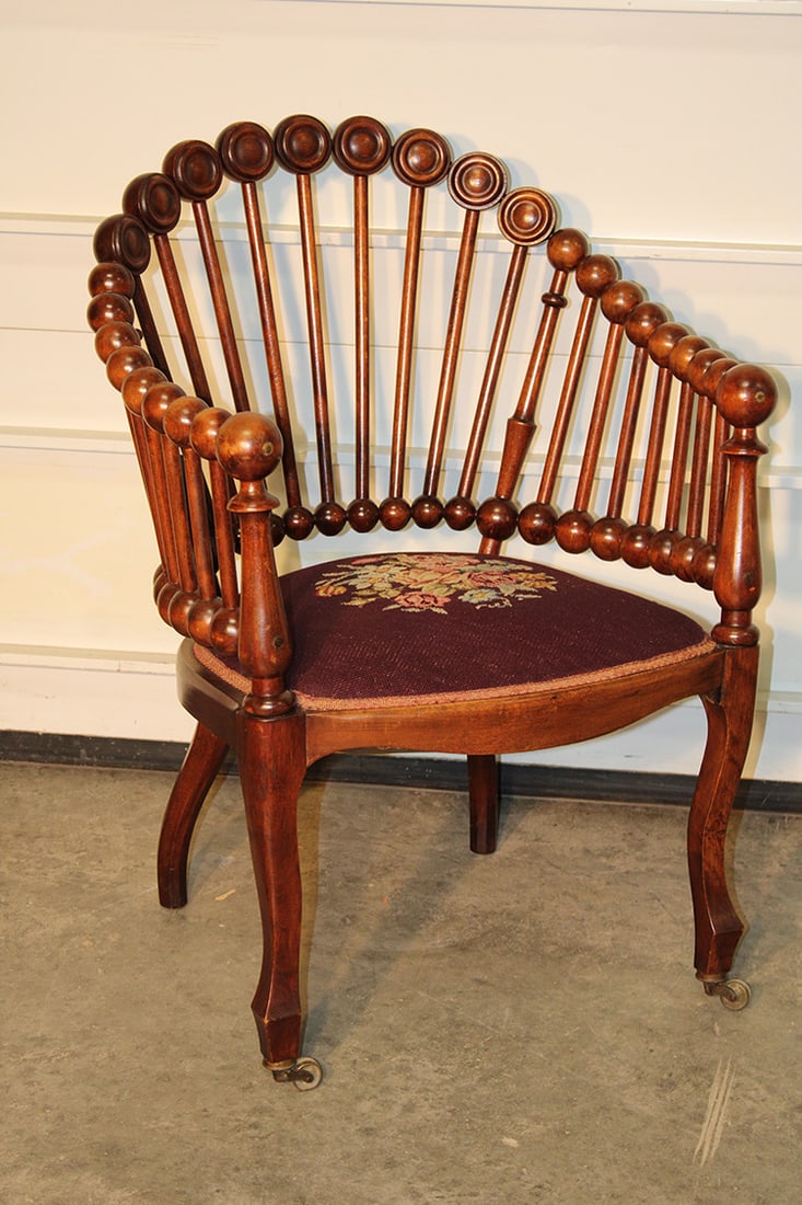 Real Nice Clean Hunzinger Lollipop Chair: Real nice clean Hunzinger lollipop chair with needlepoint seat. Estate fresh in very nice condition. 24" wide, 33" tall, 22" deep.