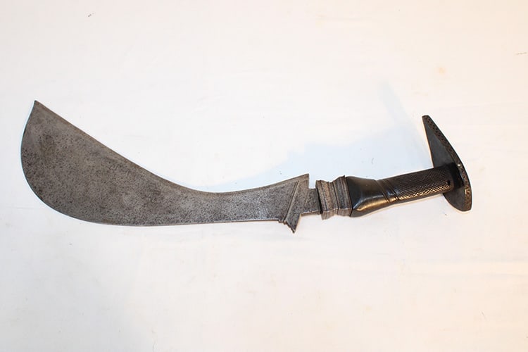 Unique Ayda Katti Sword Coorg India: Unique Ayda Katti sword Coorg India. Sickle shaped. Estate fresh in nice condition. Blade is 22" long.