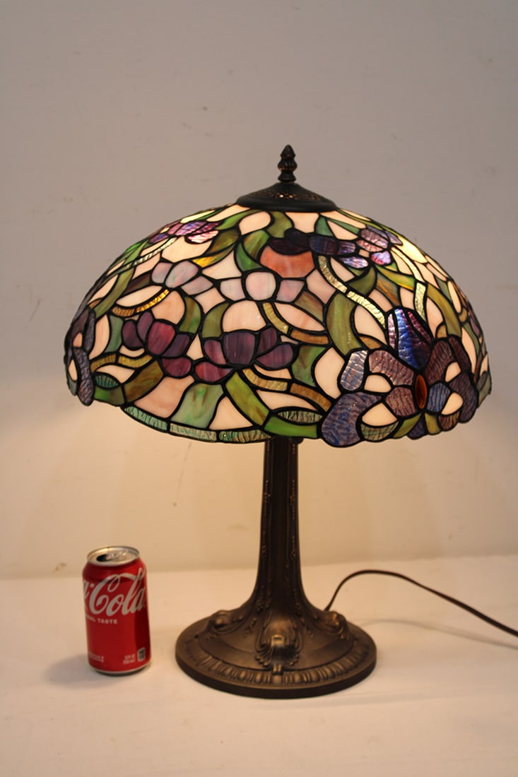 Pretty Multicolored Leaded Table Lamp (1 of 4)