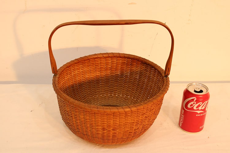 Antique Nantucket Lightship Basket Estate Fresh: Antique Nantucket lightship basket estate fresh. Nice original color, swing handle. Nice condition. Appr. 11" wide, 11.5" tall.
