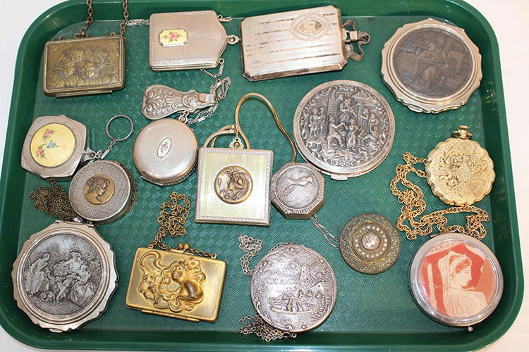 16 Fine Antique Compacts And Accessories (1 of 5)