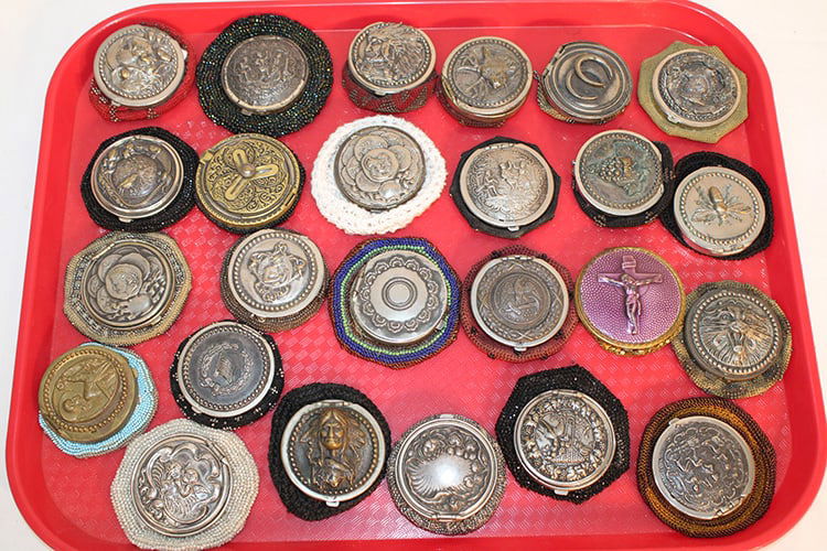 25 Nice Victorian Purses With Beaded Bottoms (1 of 6)