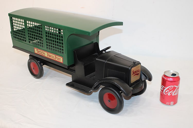 Dayton Sonny Parcel Post Pressed Steel Toy Truck (1 of 6)