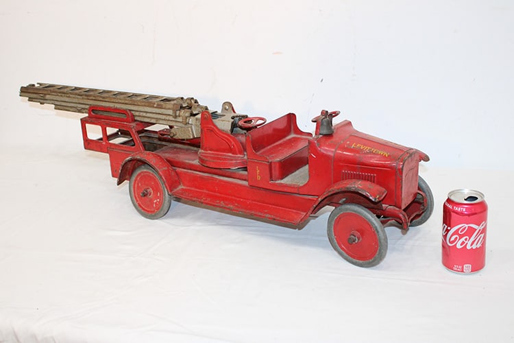 1920S Buddy-L Pressed Steel Levittown Toy Fire Truck In Original Paint (1 of 7)