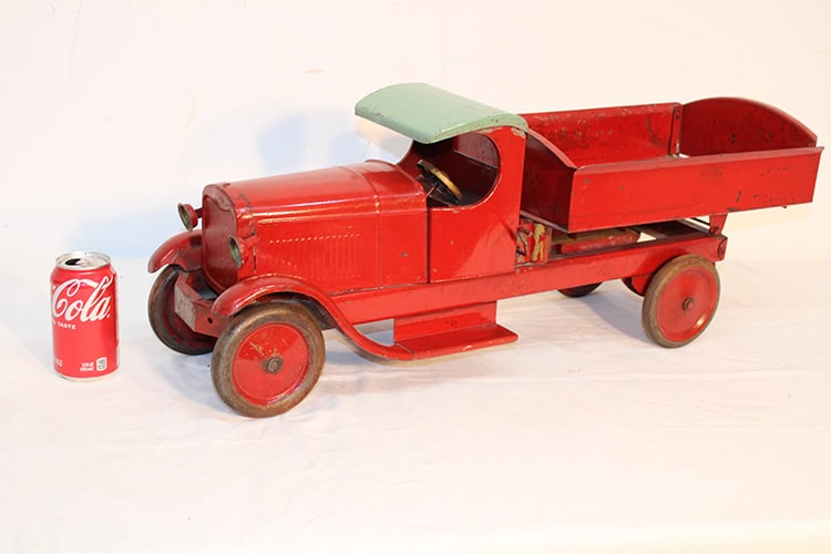 Large 30" Pressed Steel Turner Toy Dump Truck C. 1930s (1 of 7)