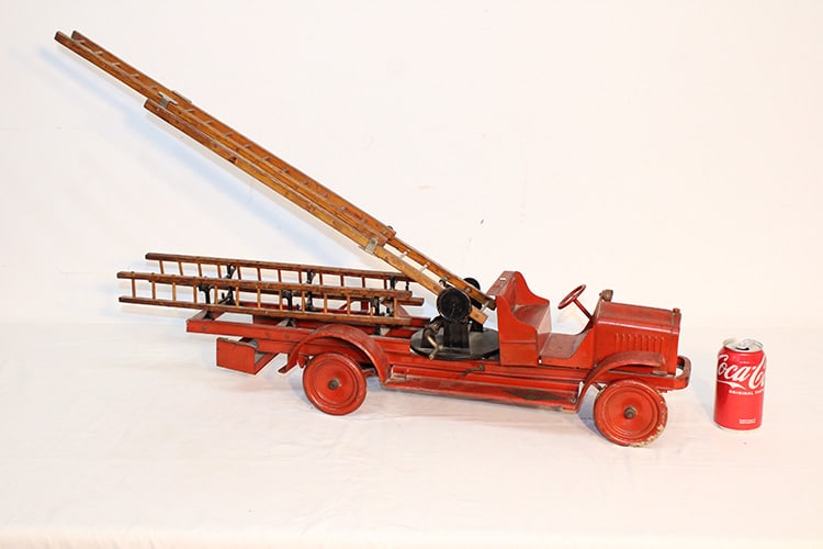 Kelmet White Big Boy Aerial Ladder Fire Truck In Original Paint (1 of 8)