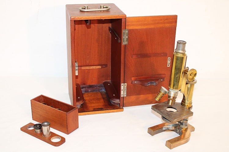 Early Microscope "Spencer Lens Co." (1 of 5)