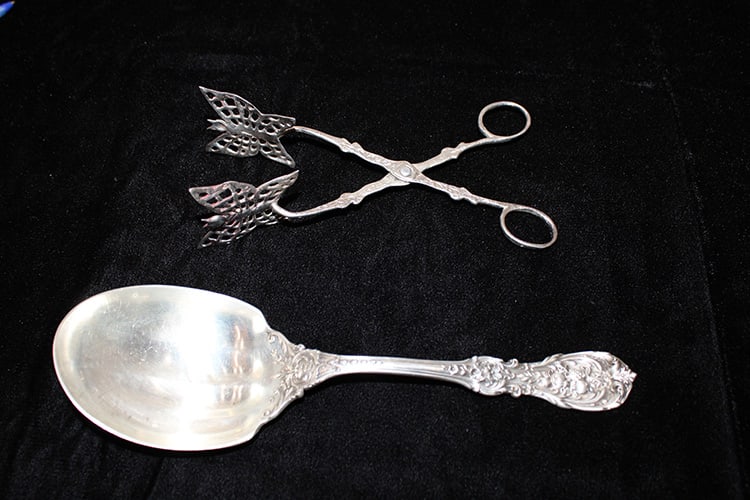 2 nice sterling pieces including sterling tongs with butterfly 6.75 ozt. Large 9.5" sterling Francis (1 of 4)