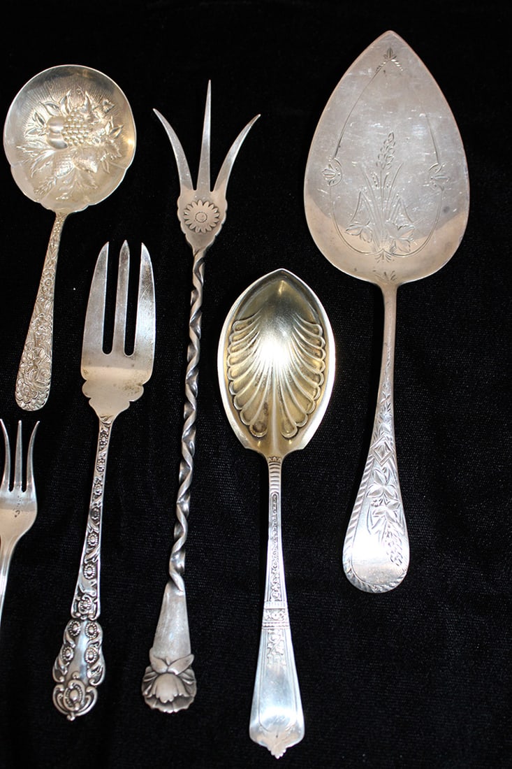 9 fancy pieces of sterling silver 8.46 ozt including 2 S. Kirk berry spoons, fish server, etc. - 4