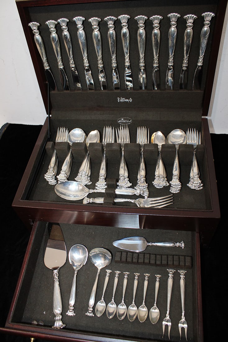Exceptional "Wallace" Romance Of The Sea sterling silver set 99 ozt plus weighted. Wonderful place: Exceptional "Wallace" Romance Of The Sea sterling silver set 99 ozt plus weighted. Wonderful place setting for 12 in a nice box. No monograms. If you want a set, this is it! 74 piece set.